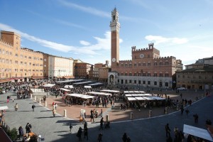 MERCATO IN PIAZZA DEL CAMPO DICEMBRE 2013