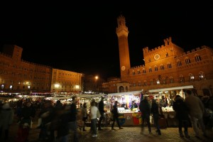 MERCATO IN PIAZZA DEL CAMPO DICEMBRE 2013